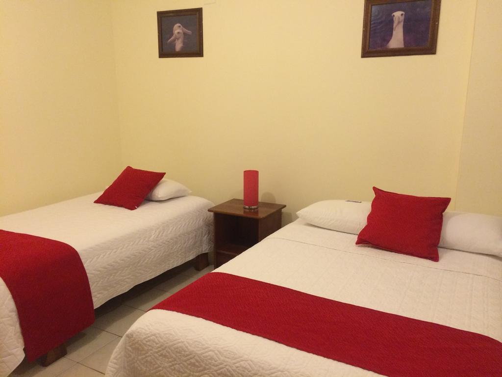 Hotel Red Booby Puerto Ayora  Extérieur photo